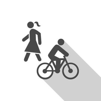 Mobilité active Fille qui marche et garçon à vélo