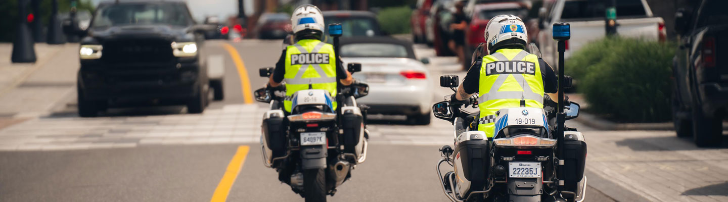 Policiers de Granby à moto