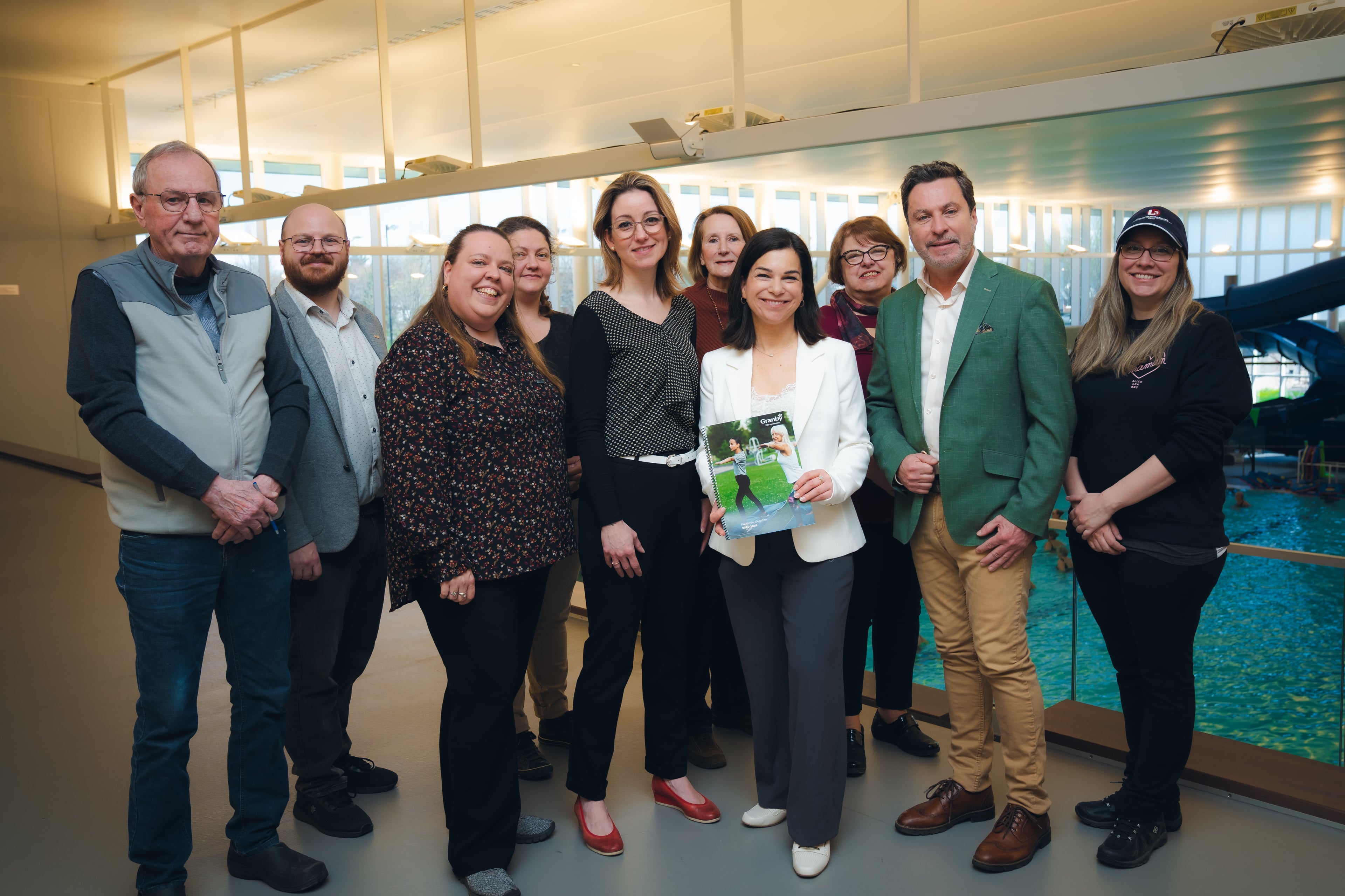 Julie Bourdon mairesse de Granby avec des partenaires